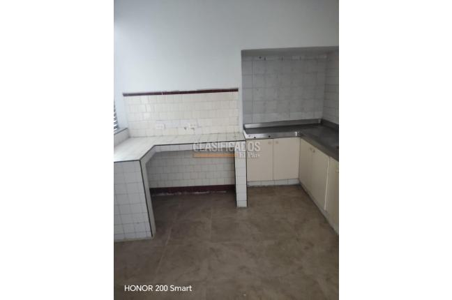 Casas, Alquiler, Champagñat - $2.300.000