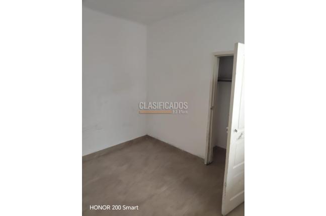 Casas, Alquiler, Champagñat - $2.300.000