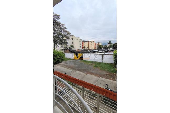Apartamentos, Alquiler, Primero de Mayo - $2.000.000