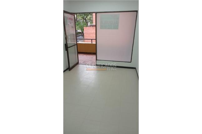 Oficinas y Consultorios, Alquiler en Centenario