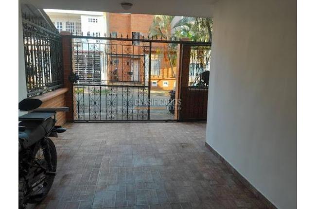Casas, Alquiler en Ciudad 2.000