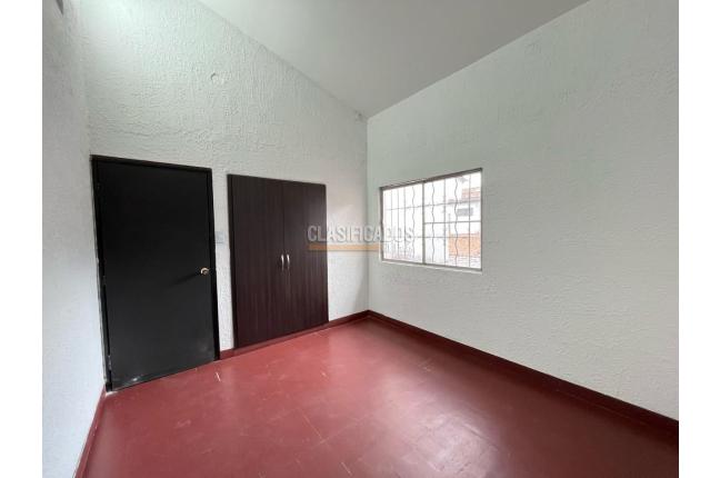 Casas, Alquiler, La Merced - $2.000.000