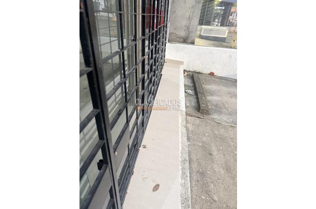 Locales y Bodegas, Alquiler, Versalles - $8.500.000