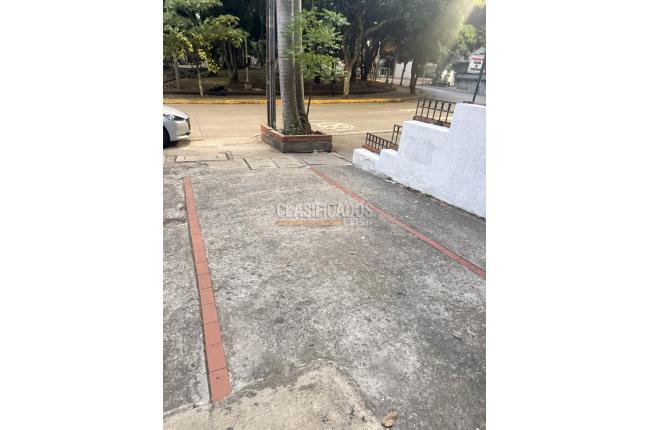 Locales y Bodegas, Alquiler, Versalles - $8.500.000