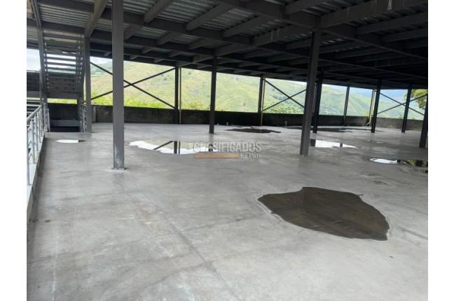 Locales y Bodegas, Alquiler, La Elvira - $30.000.000