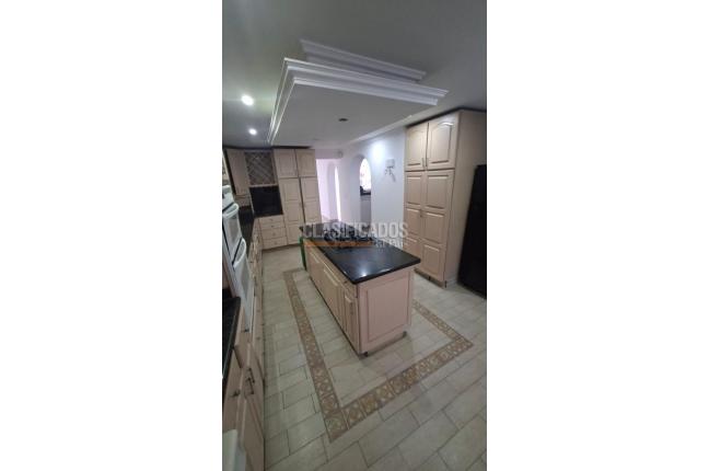 Casas, Alquiler, Cristales - $12.000.000