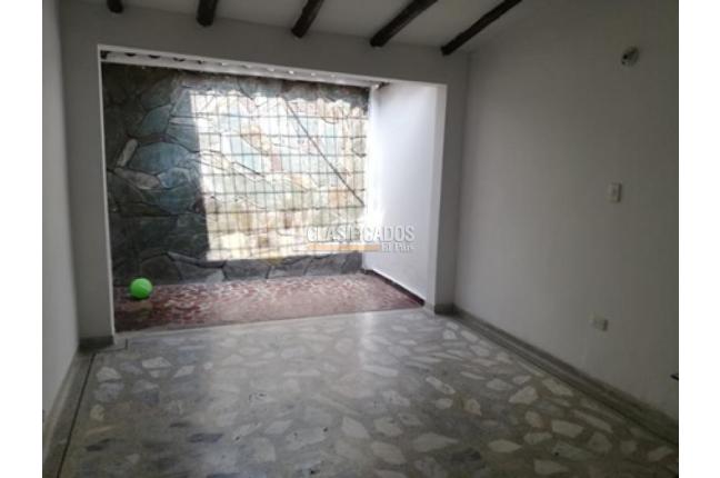Casas, Alquiler, Urbanización La Merced - $2.300.000