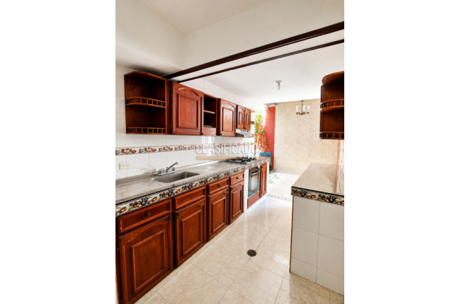 Casas, Venta, Primero de Mayo - $700.000.000