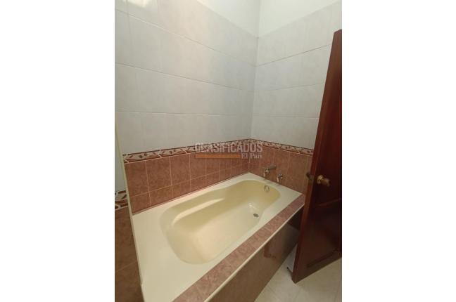Casas, Venta, Primero de Mayo - $700.000.000