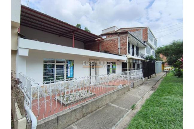 Casas, Alquiler, Los Farallones - $1.500.000