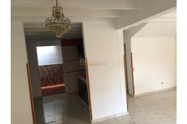 Casas, Alquiler, Giron - $1.400.000