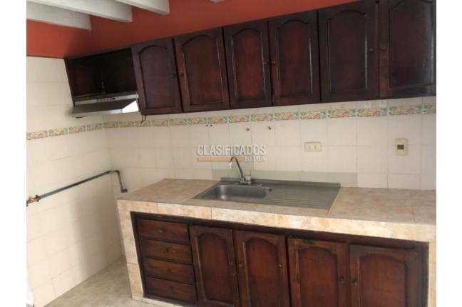 Casas, Alquiler, Giron - $1.400.000