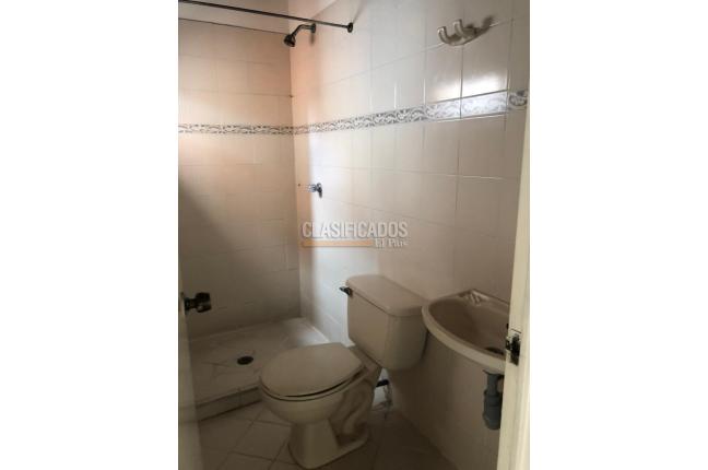 Casas, Alquiler, Giron - $1.400.000