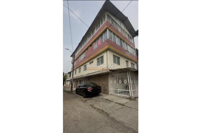 Edificios, Alquiler en San Carlos
