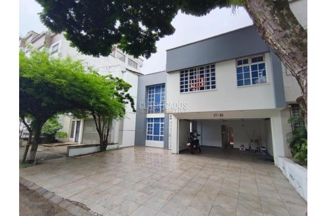 Casas, Alquiler en Ciudad Jardín