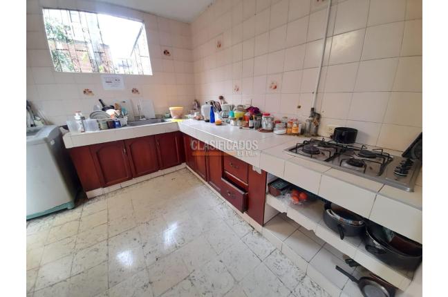Casas, Venta en San Cayetano