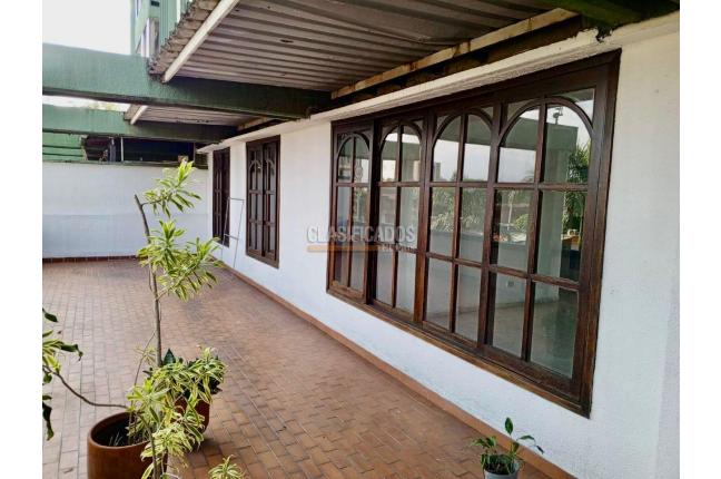 Apartamentos, Venta, Versalles - $450.000.000