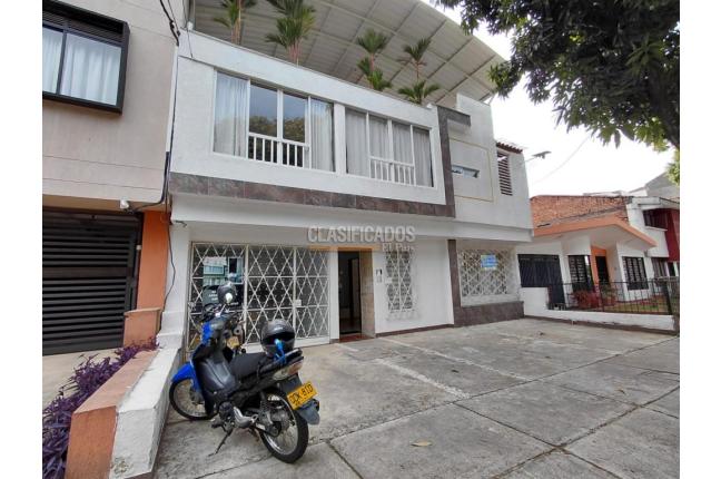 Casas, Alquiler en Prados del Norte