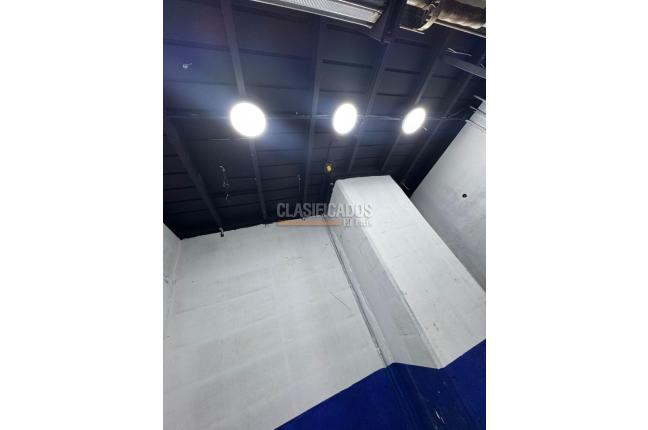 Locales y Bodegas, Venta, Centro Ccial Ciudad de Cali - $270.000.000