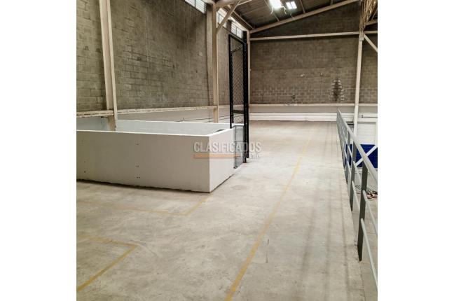 Locales y Bodegas, Alquiler, El Piloto - $22.000.000