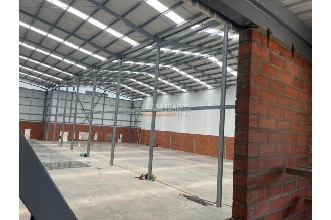 Locales y Bodegas, Alquiler, Paso del Comercio - $12.000.000