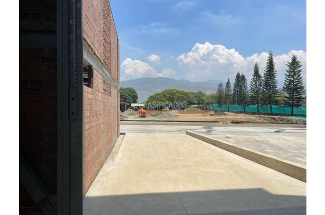 Locales y Bodegas, Alquiler, Paso del Comercio - $12.000.000