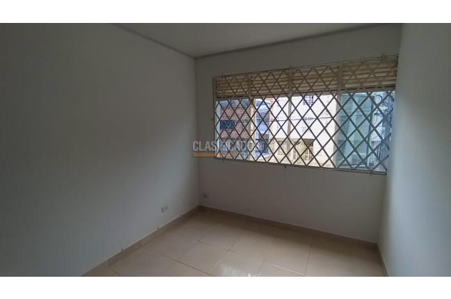 Apartamentos, Alquiler, Colseguros - $1.100.000