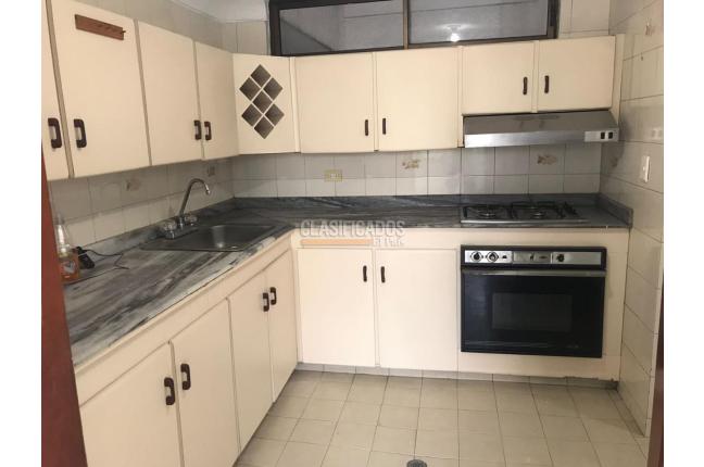 Apartamentos, Venta, Versalles - $380.000.000