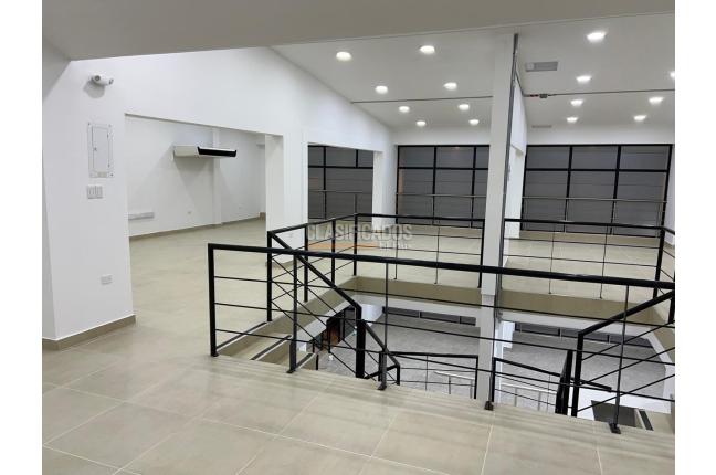 Locales y Bodegas, Alquiler, Versalles - $17.000.000