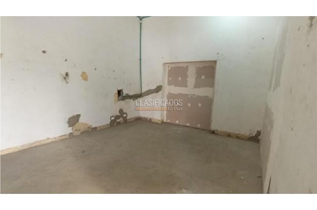 Locales y Bodegas, Alquiler, Granada - $9.000.000