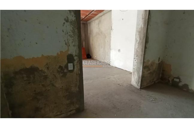 Locales y Bodegas, Alquiler, Granada - $9.000.000