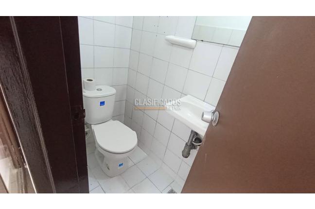 Oficinas y Consultorios, Alquiler, La Flora - $2.500.000