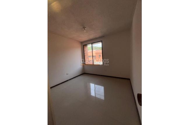 Casas, Alquiler, San Joaquín - $4.400.000