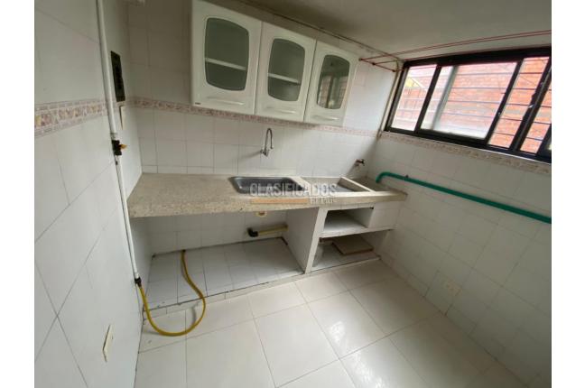 Apartamentos, Alquiler, Alcázares - $720.000