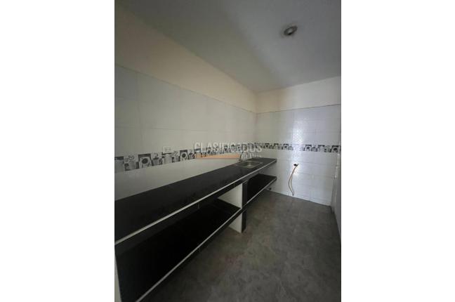 Casas, Alquiler, Flora Industrial - $1.400.000