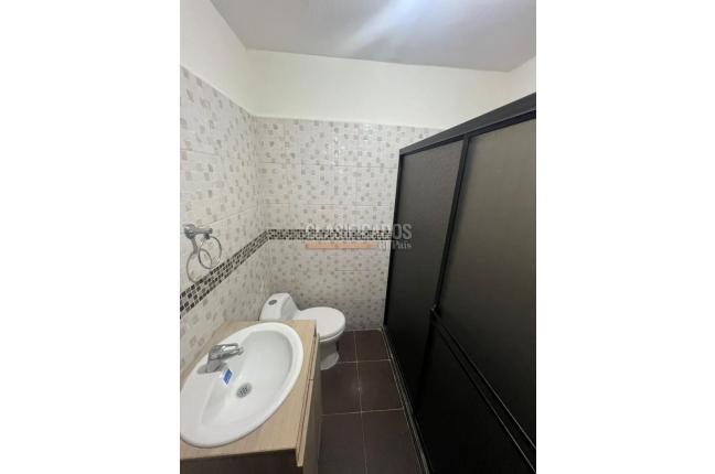 Casas, Alquiler, Flora Industrial - $1.400.000