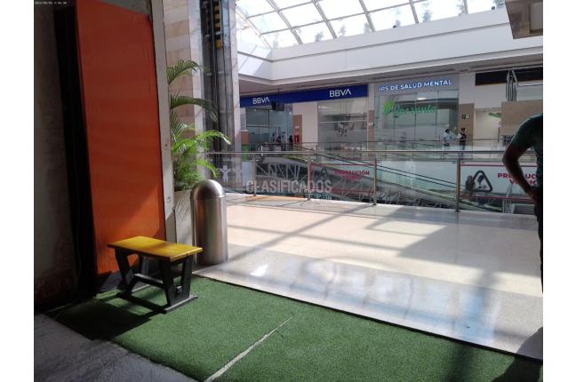 Locales y Bodegas, Venta, Centro Ccial. La Estación - $680.000.000