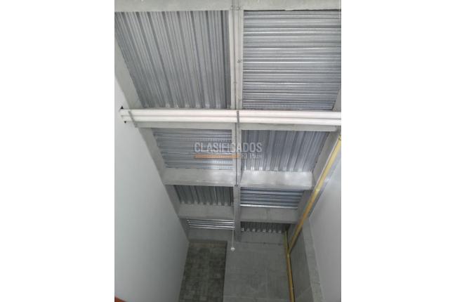 Locales y Bodegas, Venta, Centro Ccial. La Estación - $680.000.000
