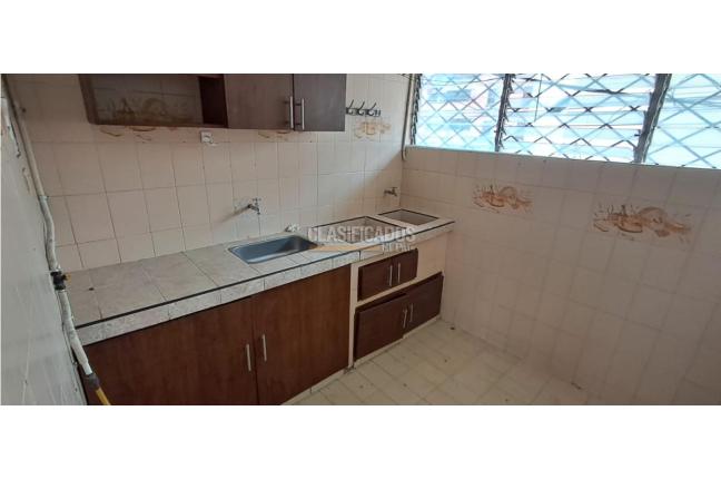 Apartamentos, Alquiler, Alcázares - $700.000