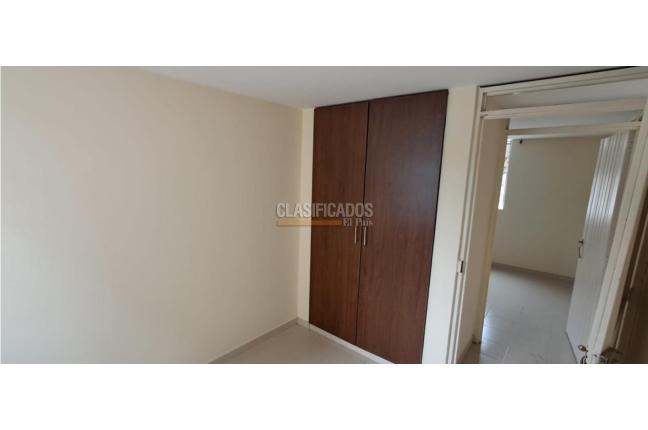 Apartamentos, Alquiler, Alcázares - $700.000