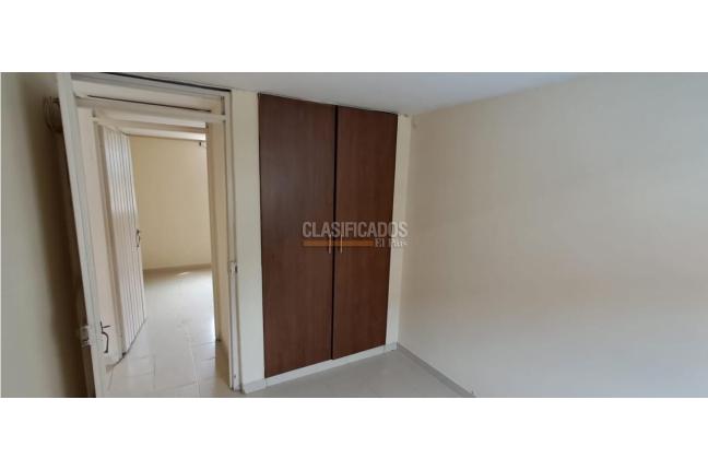 Apartamentos, Alquiler, Alcázares - $700.000
