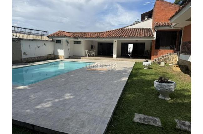 Casas, Venta en Altos de Ciudad Jardín