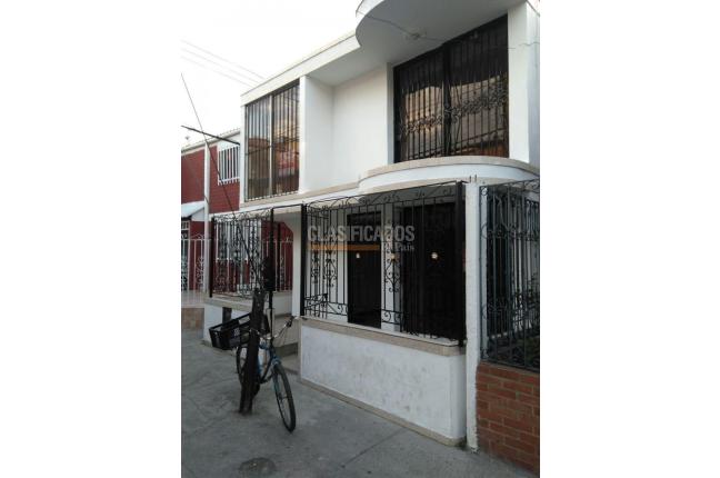 Casas, Alquiler en Villa del Prado
