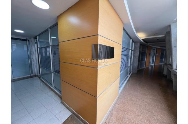 Oficinas y Consultorios, Alquiler, Centro Ccial. Unicentro - $3.300.000