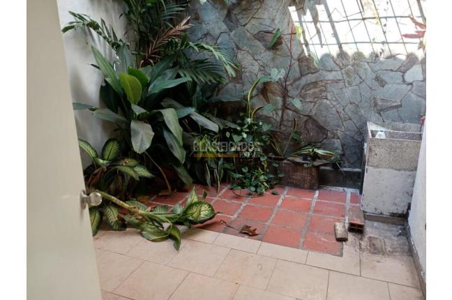 Locales y Bodegas, Alquiler, Camino Real - $2.500.000