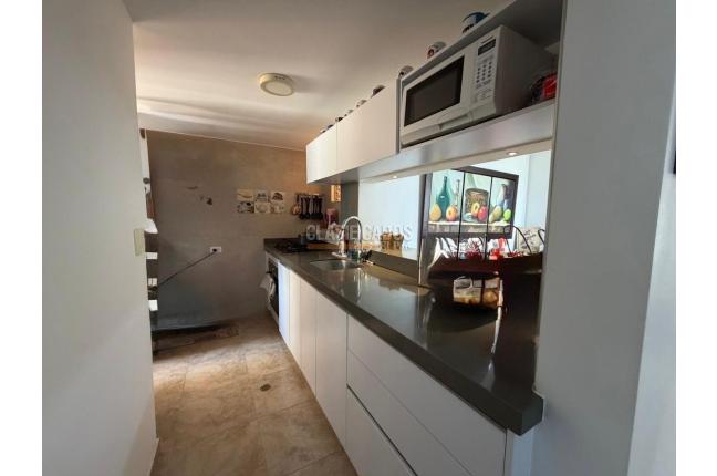 Apartamentos, Venta, Primero de Mayo - $330.000.000