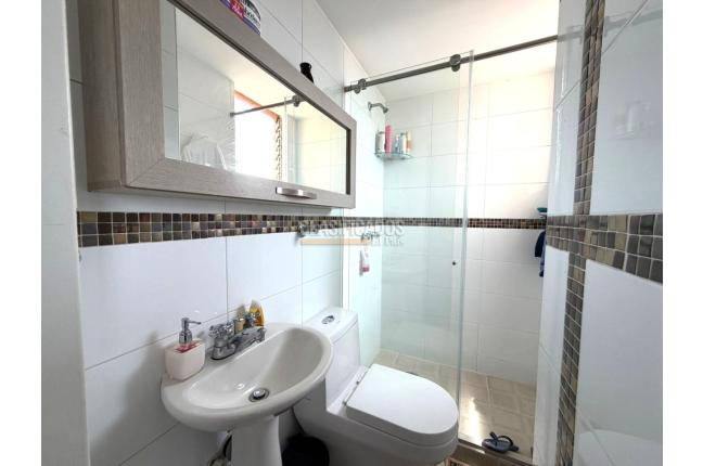 Apartamentos, Venta, Primero de Mayo - $330.000.000