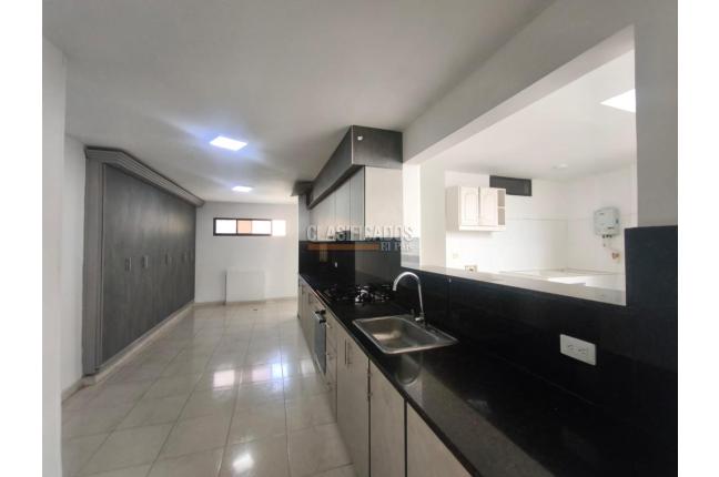 Casas, Alquiler, La Hacienda - $4.700.000