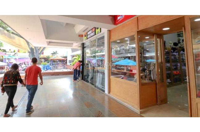 Locales y Bodegas, Venta, Centro Ccial. Unicentro - $1.450.000.000