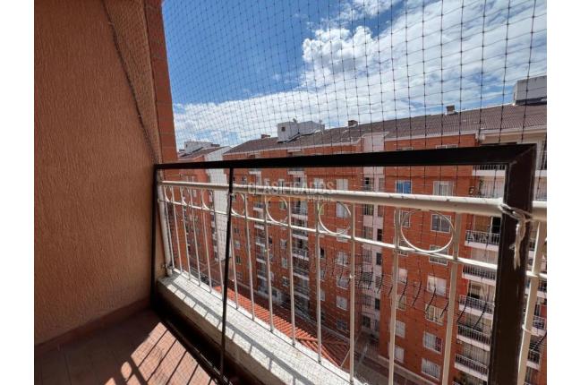 Apartamentos, Alquiler, Alférez Real - $1.800.000